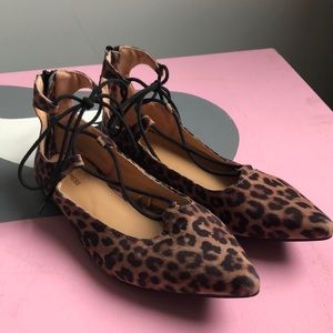 Express leopard print, pointed toe, lace-up flats